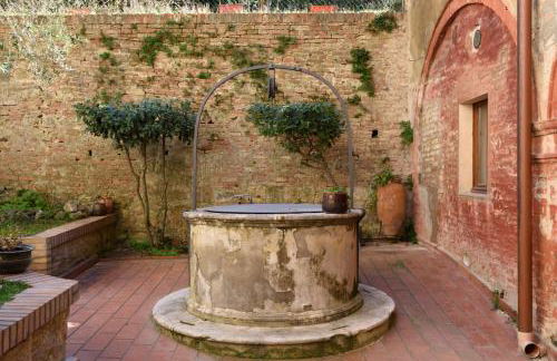 Regis Condo - Photo 40