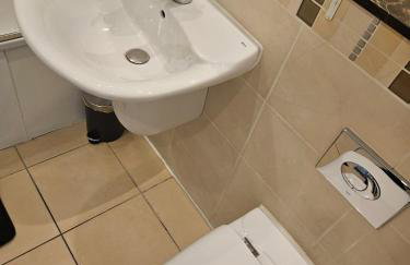 Executive E15 Apartment - Skyline Terrace & Free Private Parking - 5-min Walk to Abba Arena - Foto 18