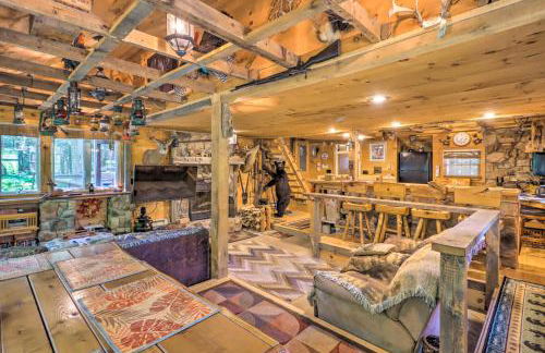 Secluded and Quiet Pocono Mountain Cabin with Hot Tub! - Foto 6