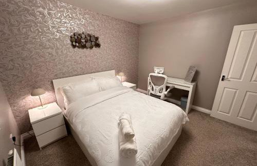 Cosy detached 3-bed, free parking, near Manchester - Foto 26