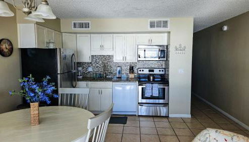 Sunset and Beach view apartment 402 - Photo 5