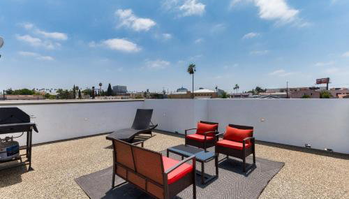 Luxury Modern 4 Bedroom 4 Bathroom Home with Rooftop Deck #4 - Foto 4, sunbed