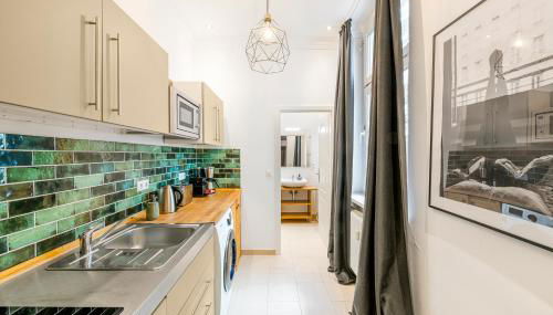 The Koburger II - Stylish studio with extra high bed for kids, 45m2 space, Ideal for families with kids or couples - Foto 2