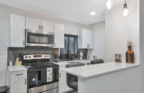 Walk to Stadium, 2 Parking spots, Dog Park, BBQ - Foto 19