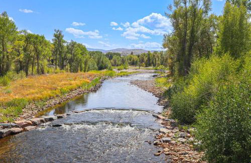 Mountain-View Log Cabin in Wyoming Wilderness - Foto 31