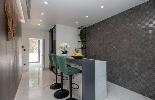 Luxury Lake-View Villa Karmen with Heated Pool, Private Spa & Sunset Terrace - Foto 11