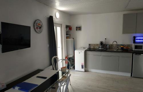 appartement centre ville du Boulou pour 2 adultes-2 enfants- check in 18h 20h check out 11h max juillet-aout 1 semaine minimum - Foto 12