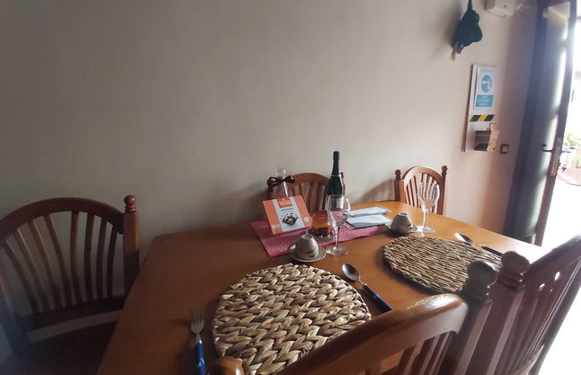 Villa-sleeps4-parking-garden-pool-nearairport - Foto 9