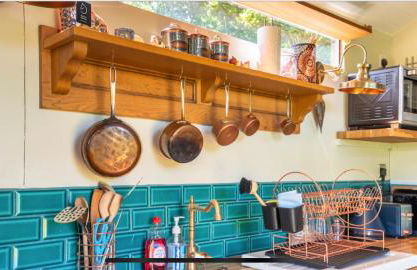 Shepherds Hut with Scandinavian Hot Tub and hydromassager - Foto 12