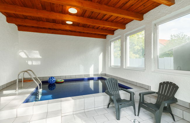 6 bedroom House in Balatonfenyves with private pool and garden - Photo 4