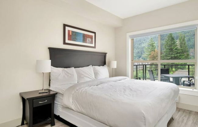 3BR Lakeside Dream Penthouse - Photo 6