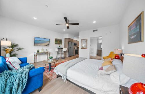 Stylish Top-Floor Gem with King Bed & City Ocean Views - Foto 15