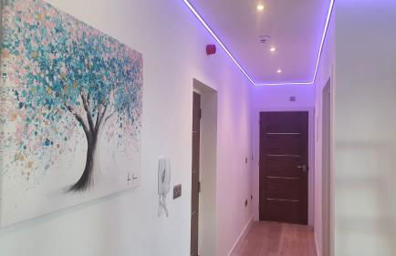 Central Penthouse with Hot Tub & Views 24 Cheltenham - Photo 6