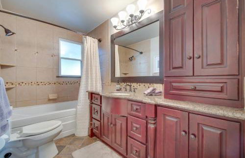 Charming Getaway, Walk to Windsor Lake and Downtown! - Foto 22