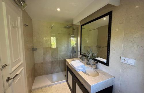 Nice villa with a garden - Photo 19