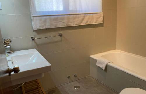 Los Cedros, gran chalet con piscina y apartamento en Navacerrada - Foto 14