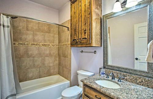 Home with Game Room and Fireplace 14 Mi to McKinney! - Foto 20