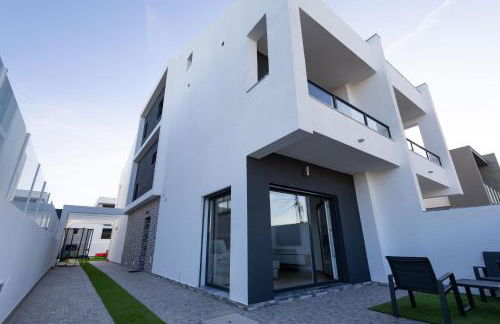 Casa Férias com Piscina Aquecida e Suítes Privadas - Foto 8