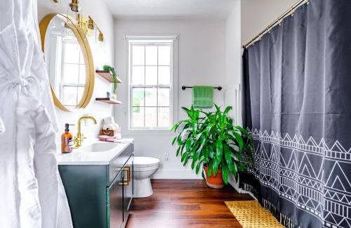 Jungle House Chillicothe Sleeps 24 Downtown Ohio Free Parking - Walk to Historic District - 5BR Luxury Home - Pet Friendly - King Beds - Over 5,800 Five Star Stays - Foto 41