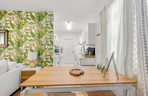 Bright and Airy Apartment on Flamingo Dr - Foto 22