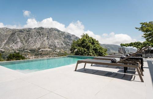 Eumelia Iconic Villa, with Heated Pool & Whirlpool, By ThinkVilla - Foto 12