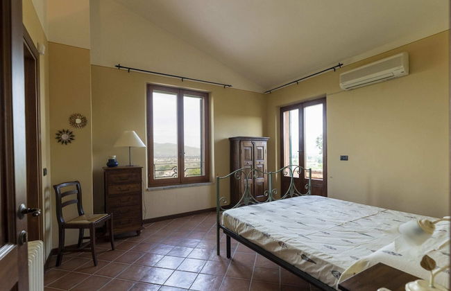 Classic Villa for Family With Pets - Photo 7