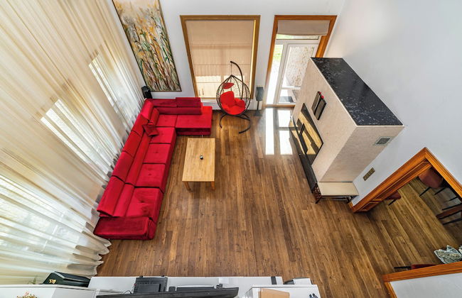 Luxurious Amber Villa With Private Pool and Garden Views - Photo 13