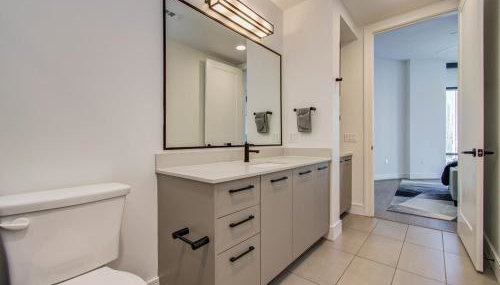 Downtown Luxury High-Rise with Panoramic Views - Foto 4