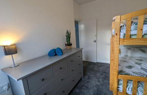 3 Bed City Home - South Facing Patio - 4-5 Beds - Foto 11