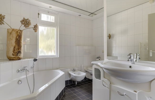 Luxury Villa in De Pier With Sauna - Photo 8