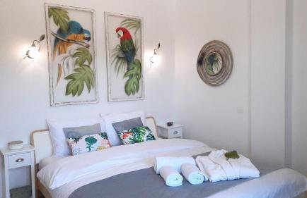 Blue Pastel-cliffside villa, shared pool, wild sandy beach nearby - Foto 16