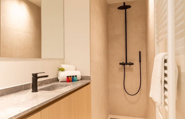 Stunning Apartment on top Location With Parking - Foto 19