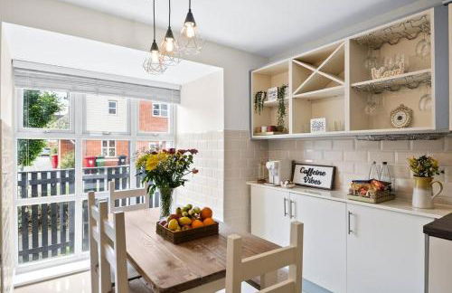 Radiant Retreat Ideal for LegoLand, Windsor, & LHR - Foto 5