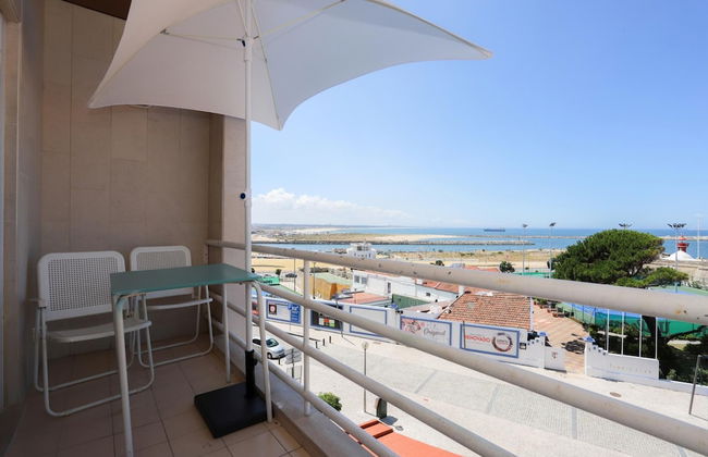 Sea View Apartment by Rent4all - Photo 9