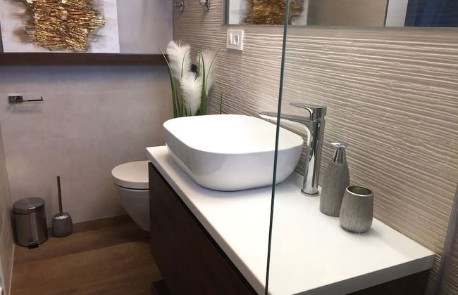 Modern Villa With Private Heated Pool and Lounge Area for a Relaxing Stay - Foto 10