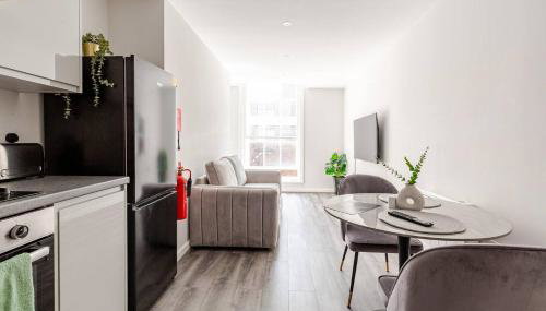 1-Bed Apartment With Sofa Bed in City Centre, Steps from Bold Street and Nightlife - Foto 2, towels, stove, toaster