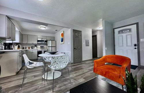 Central Midtown Apt-Secure Parking-Walk to Target - Foto 23