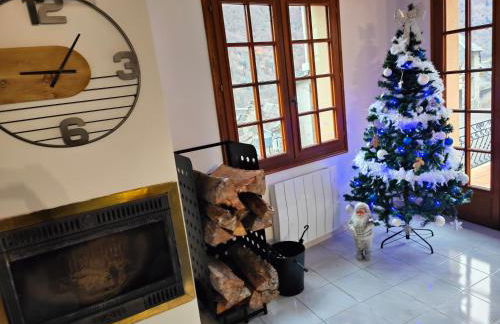 Gite boutx avec Jacuzzi 12 personnes 5 LITS DOUBLES ET 1 CANAPE LIT - Foto 22