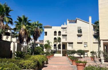 Estepona Penthouse Resort with Private Solárium - Pool & Free Parking - Photo 22