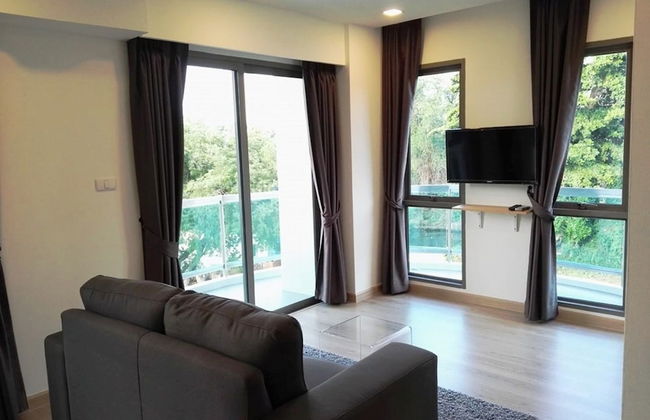 Sonrisa Sriracha - Photo 29