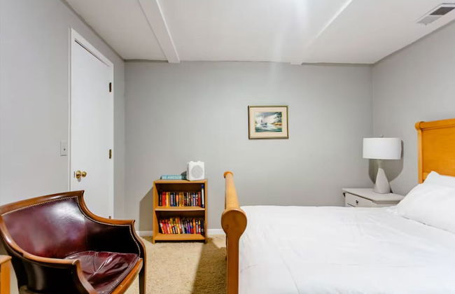 Relax in Style Clean Comfy in a Prime 1ZB - Photo 2