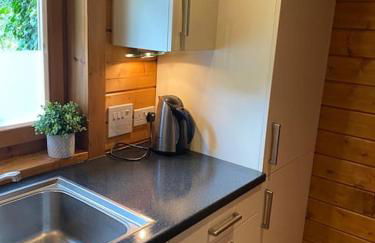 3 Bedroom Lodge Hotub pool in Horsley Surrey UK - Photo 30