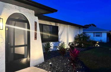 Stylish coastal retreat with Heated Saltwater pool - Foto 48