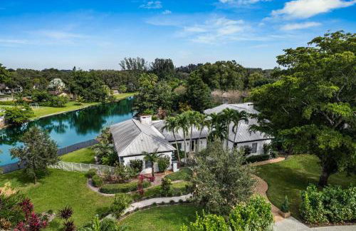 8BR Gem With Pool, Lake View & Tons of Amenities! - Foto 11