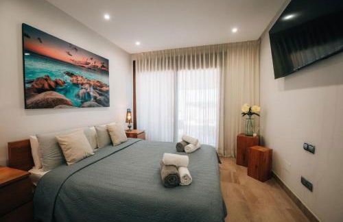 Luxury 3 Bedrooms, Private Heated Pool - EHHouse - Photo 7