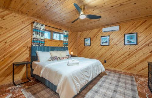 6 Br Cabin Hot Tub Fire Pit Min to Hatley Pointe - Foto 31