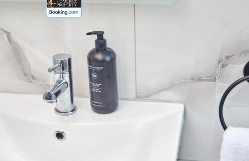 Beautiful 3BDR House By Homebird Property Management Short Lets & Serviced Accommodation Leeds With Free Parking & Free WiFi - Foto 55