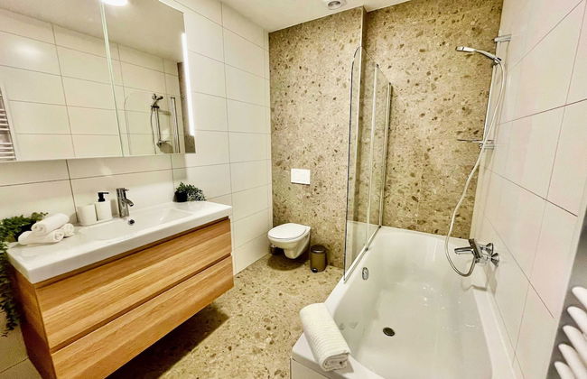 Luxury 2BR 1BA Near Fashion District by Oneluxstay - Foto 54