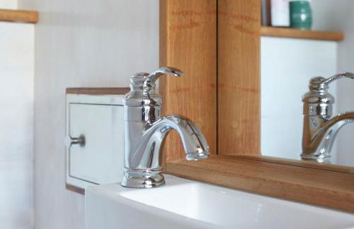 The Cabana Luxury Award Winning Tiny Home with Hot Tub and Private Garden 2 mins Walk to Ryde Beach - Photo 29