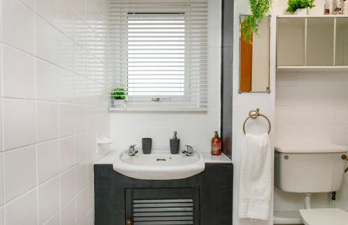 Woodhouse Stays for Contractor and Family Stay, Free Parking, Fast WiFi - Foto 11